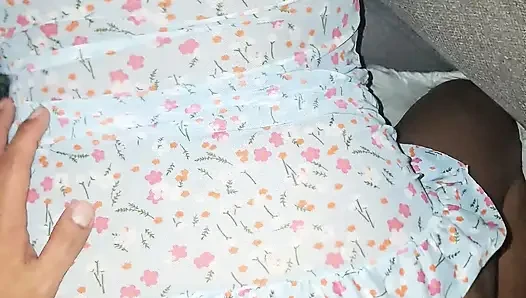 Ayah tiri saya melihat saya dengan DRESS yang sangat pendek dan seksi dan dia tidak ragu untuk menjadikan saya miliknya !! Dia memasukkan jarinya ke dalam anusku:(