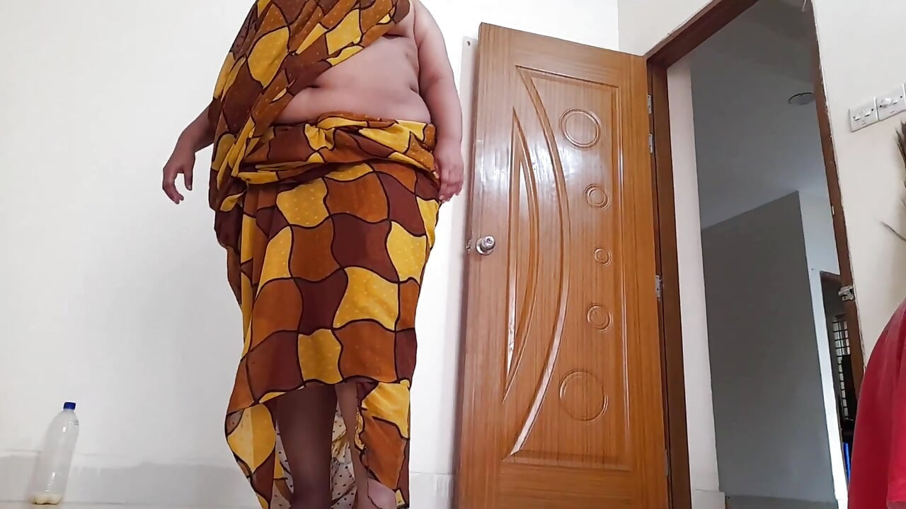 The son in law fucked the Gujarati sexy Stepmother in law when the wife was not at home