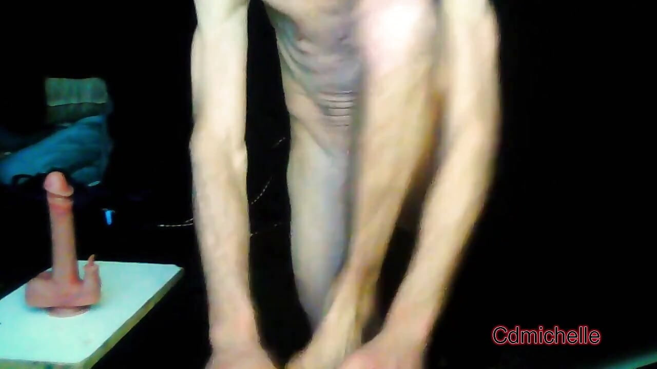 Cdmichelle u seksi crnom donjem rublju sisa dildo