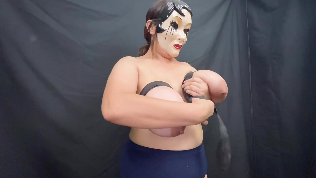 Pin up Girl Titty Twister