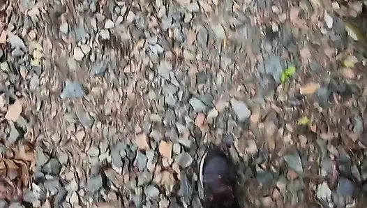 Yine açık havada harikanın tadını çıkarıyor.