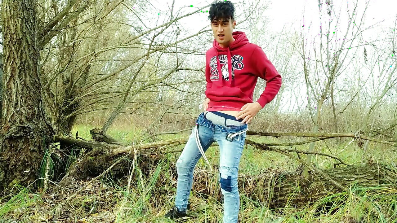 Ballen en pik knijpen, ballen slaan en buitenshuis klaarkomen