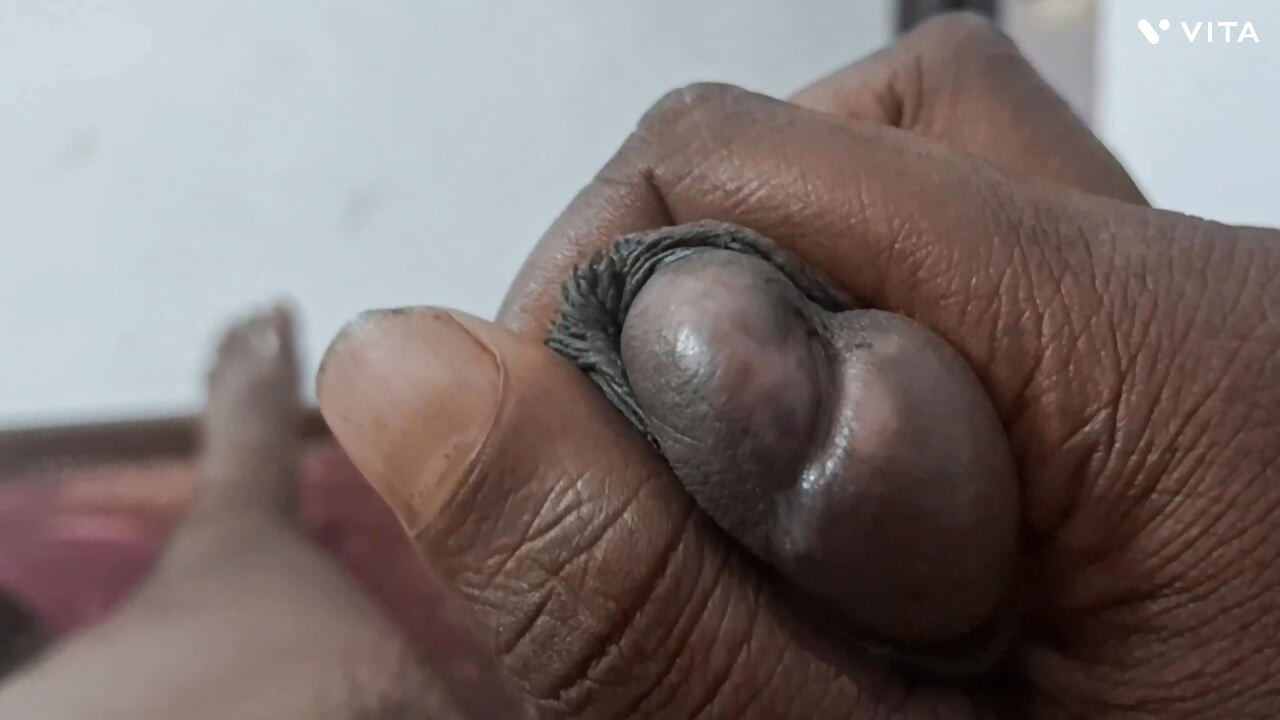 Desi dečko masterbauting big black dig cremie cum