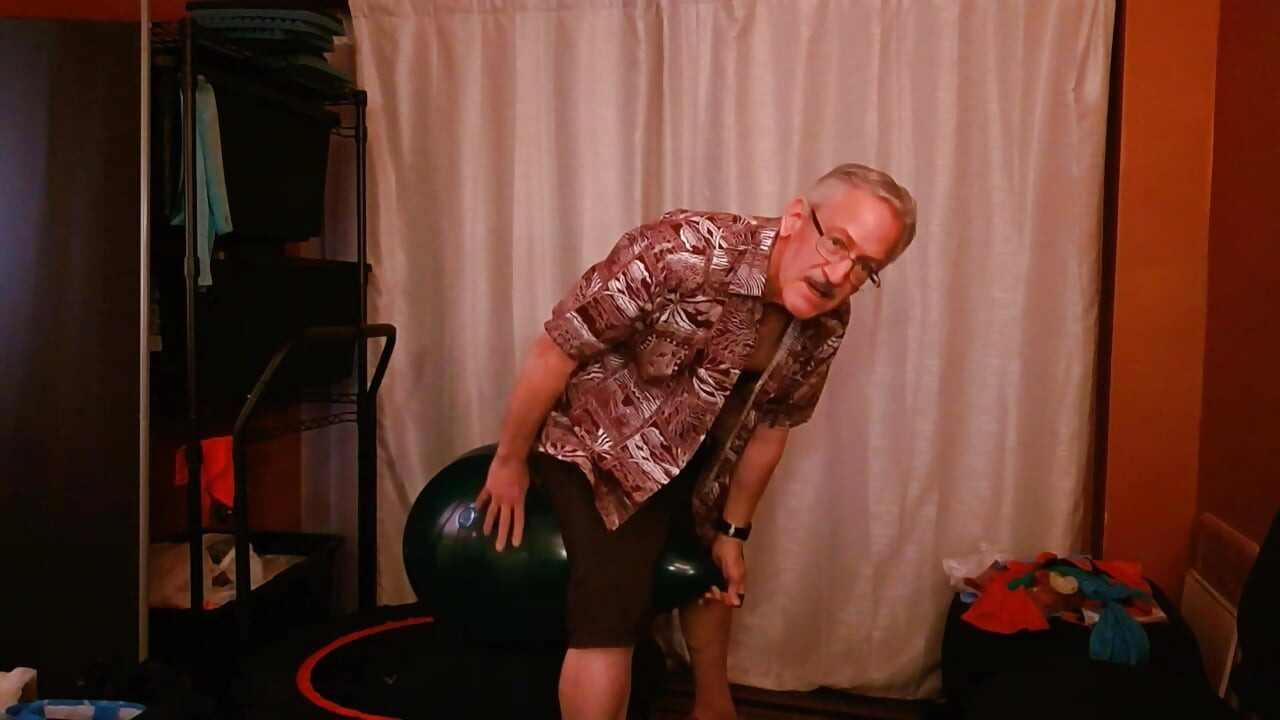 157) Two Sit 2 Pops and Blimp Balloon Hump and Cum