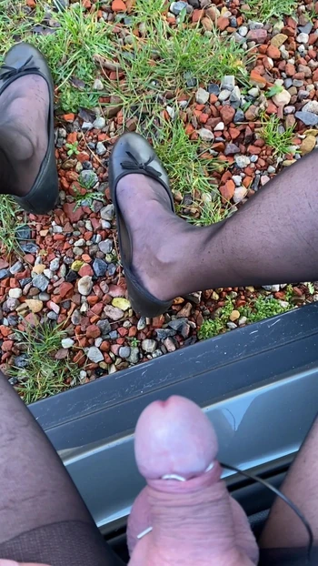 Cum outside on flats