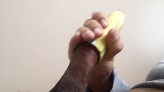Masturbazione pakistana con la buccia di una banana
