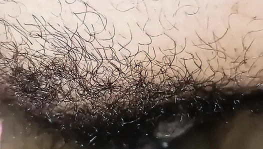 Komşum bir süredir siktiği amcığımın içinde arka arkaya iki döl verdi, bu yüzden yarağı çok fazla boşalıyor