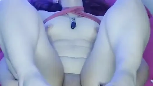 Üvey babam bana kadın gibi sevişmeyi öğretiyor....