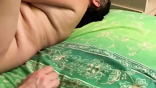 Cewek semok yang lagi sange ngentot sebelum menghukum cowok tukang ngentotnya