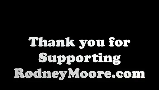 Лесбо-любовницы лижут киски на улице в реальной жизни