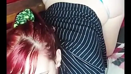 Glücklicher tag der arbeit! Ich werde Dich mit einem Guten Morgen-blowjob aufwecken, damit Sie die Welt essen können!