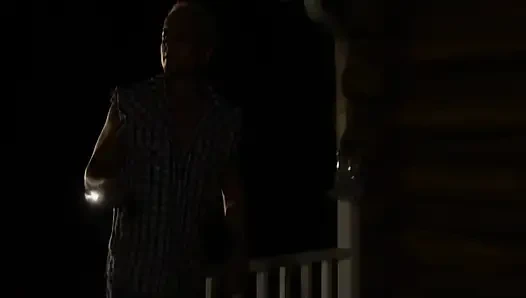 Cewek sange ini ngentot memeknya sampai muncrat - close up