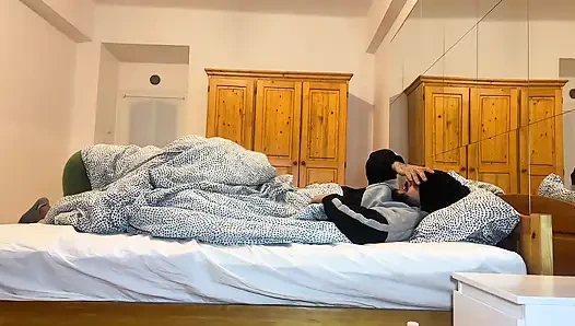 ODA ARKADAŞıMı SIKIYORUM