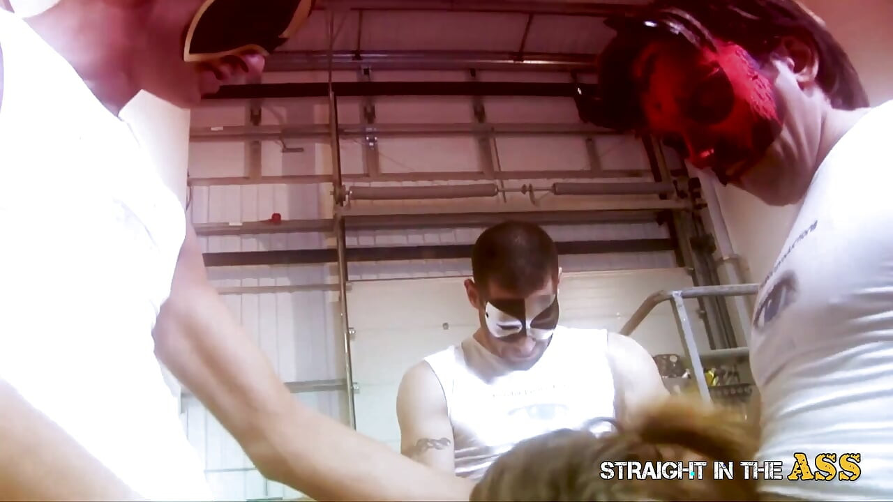 Straight in the Ass - A babe gets a double penetration by two strangers