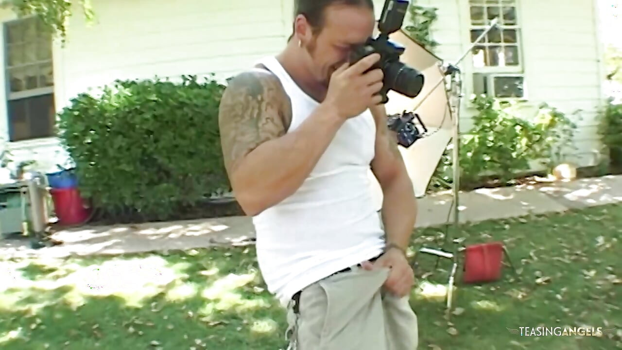 The photographer and his pall double penetrated a cute thin model outside