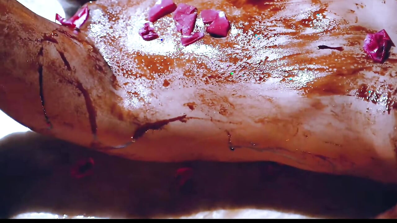 Soteli ki birthday me cake lga lga kar choda