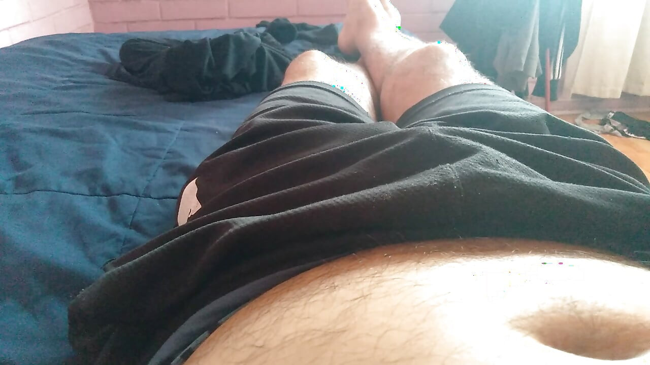 Maduro menggerayangi penisnya yang luar biasa untuk pemirsa