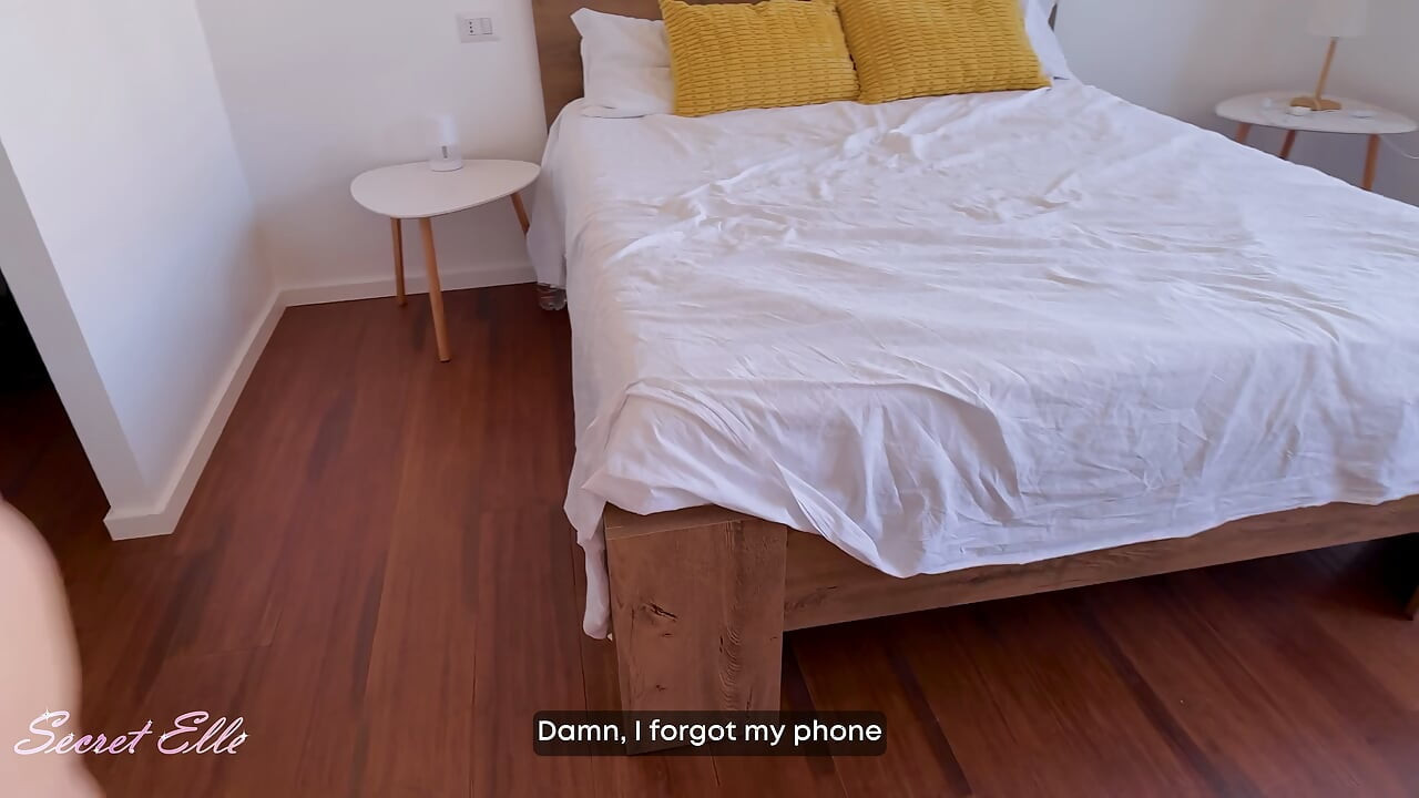IUBITUL A POMPAT ADÂNC ÎN PUSSY-UL MEU ÎN TIMP CE VORBEAM PE FACETIME CU SOȚUL MEU