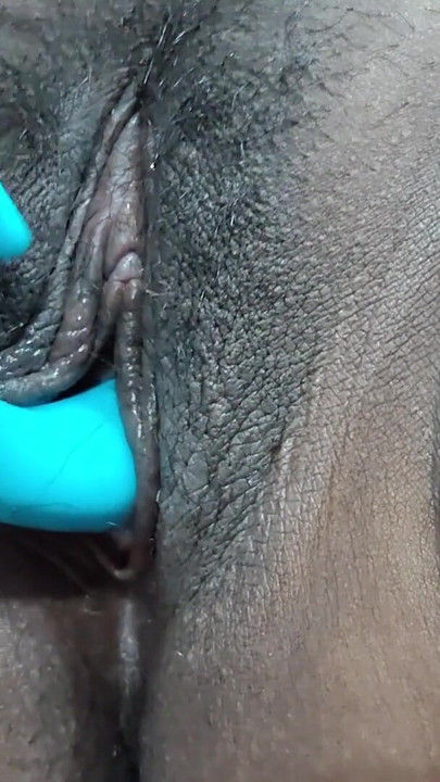 Fiul vitreg a prins-o pe mama vitregă masturbând-o și profită și înregistrează un videoclip | Clip 3