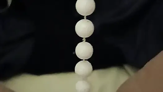 Penuh dengan mutiara dan manik-manik anal