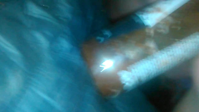 Nina bishu se mete una coronita por el culo