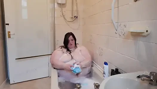 Kesenangan mandi ssbbw dan perut bergeliat