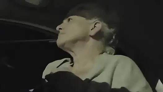 Arkadaşlarım edepsiz külotlu çorabımdan ayrılırken arabamda bana fışkırıyor bölüm 1/2