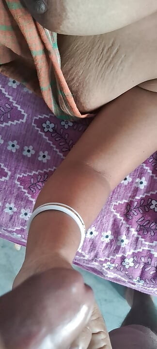 Desi Assamesisches Mädchen Handjob und Blowjob am großen Schwanz des Freundes