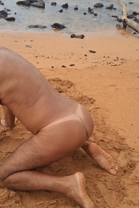Ladysilva naked on the beach