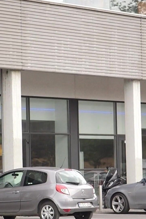 Tetovált piercing ribanc és szőke pina osztozik a kövér anális faszon vad 3some-ban!