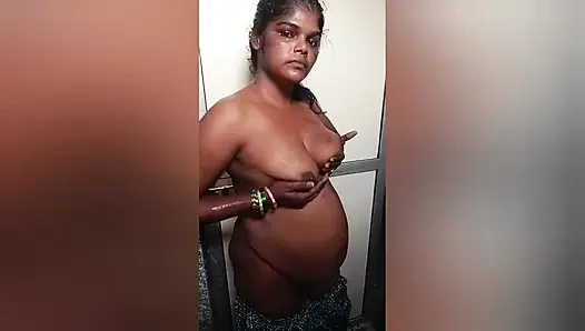 Asyalı Hintli desi kız arkadaş mms sert sikişiyor ve sansasyonel ön sevişme videosunu seviyor
