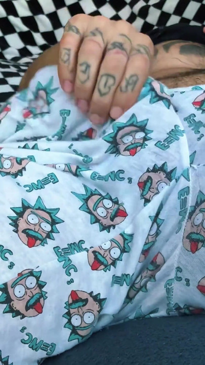 Giant เผยตัวเองกับมนุษย์ตัวเล็กขณะช่วยตัวเองและสัมผัสร่างกาย มุมมองคนเย็ด