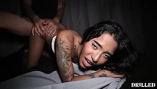 Kakak tiriku yang sange pengen orgasme