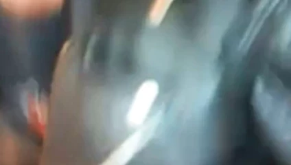 azgın deri züppe smoling ve beefliigt ile okşayarak