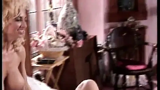 Blonde Tarzan Fantasy - Leidenschaftlicher Dschungelkuss Führt Zu Intensiver Schlafzimmer-action