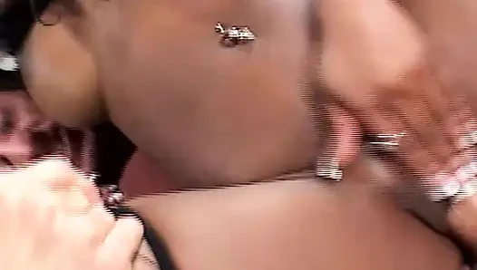 Schwarze Schönheit Öffnet Ihre Schenkel