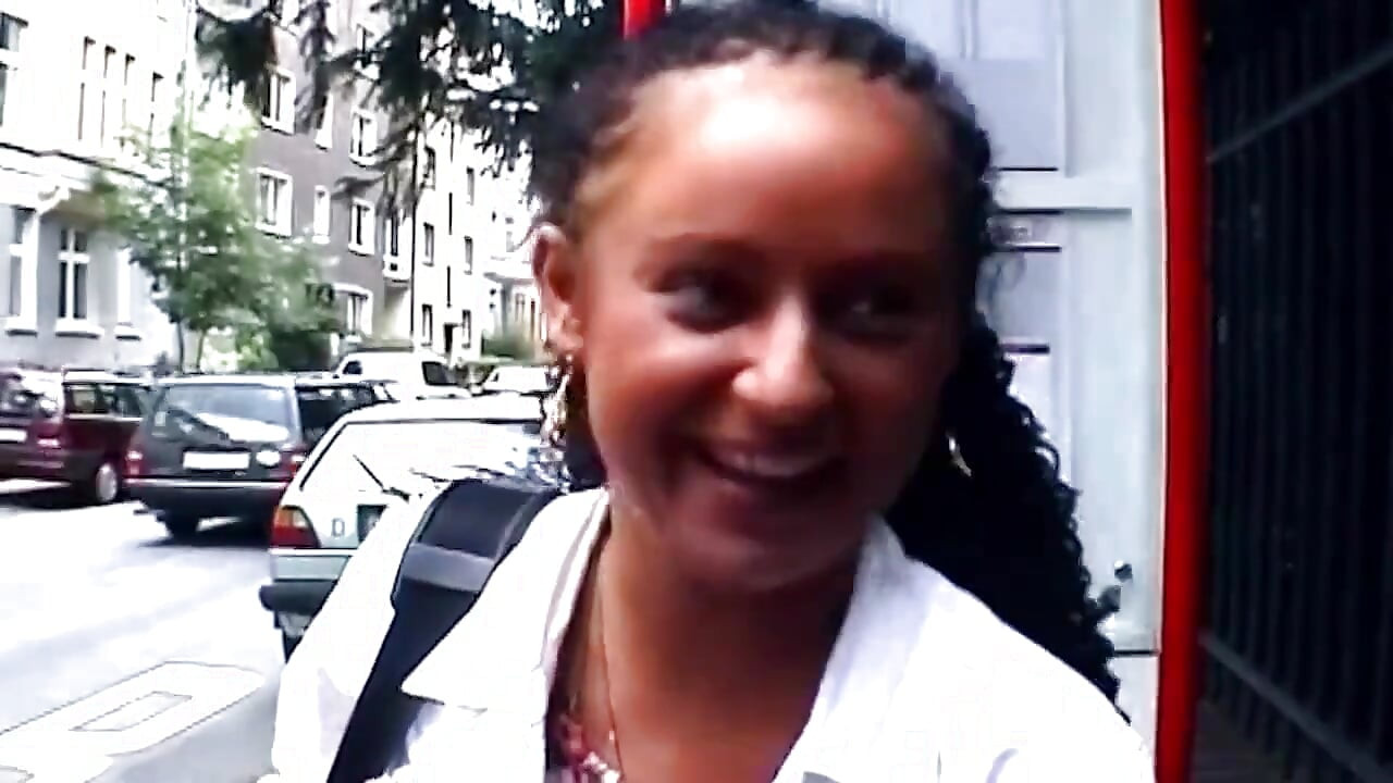 Brineta duboko puši kurac pa žestoko jaše
