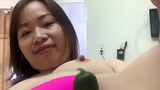 Fingering di ranjang pakai celana dalam merahku... Sangat basah dan berair.. Ingin menjilati?
