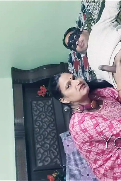 Có một công việc cho người bạn gợi cảm của vợ nhưng 1