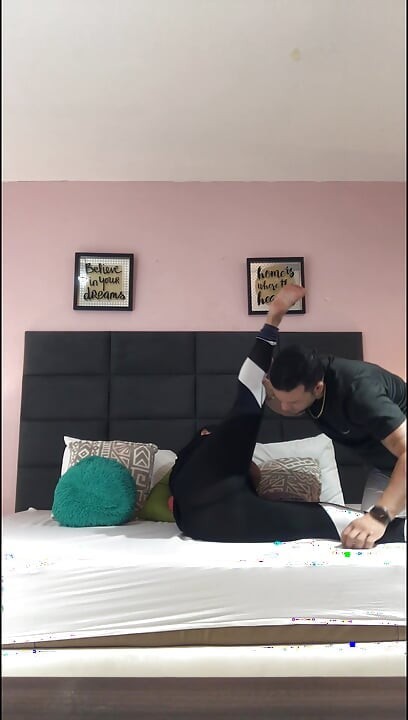 Saya mengongkek isteri saya dengan ghairah sehingga saya orgasme.