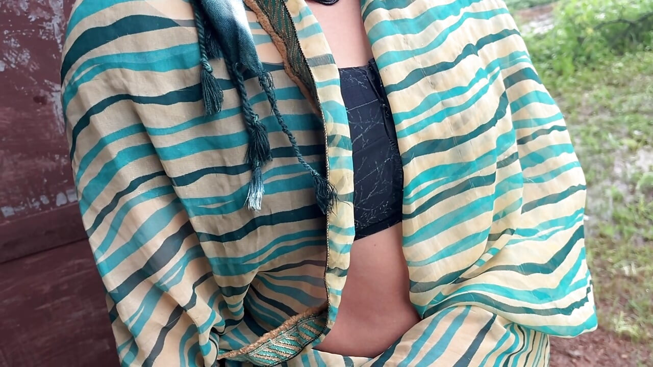 德西女朋友在外面享受