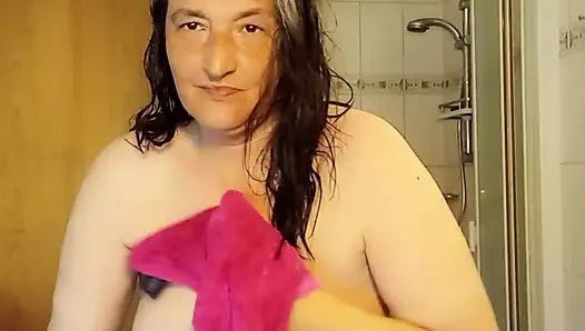 Armpit secrets after the bath... are you curious?