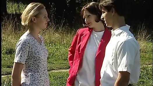 Erkek arkadaşım ve en iyi arkadaşımla açık havada