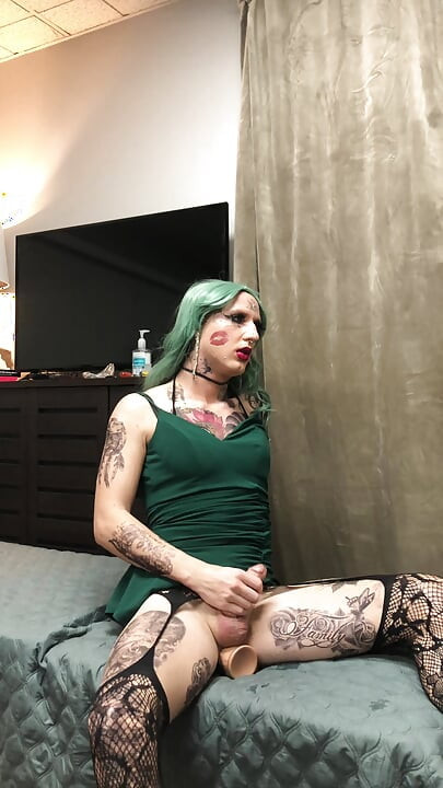 Extremely Hot Tatted Sissy Masturbation