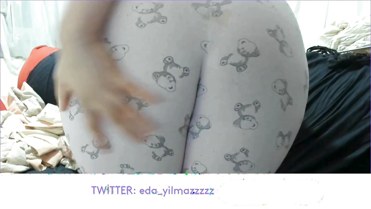 CAMELTOE- MASTURBATION IN PAJAMAS- PUFFED PUSSY- SWOLLEN PUSSY- TURKISH PORN