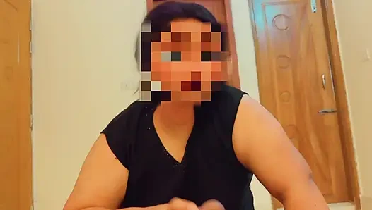 Gece yarısı açık ve ateşli üvey annem benden sikişmek istiyor... h büyük göğüsleri ve yarağımı emdikten sonra yarağıma biniyor