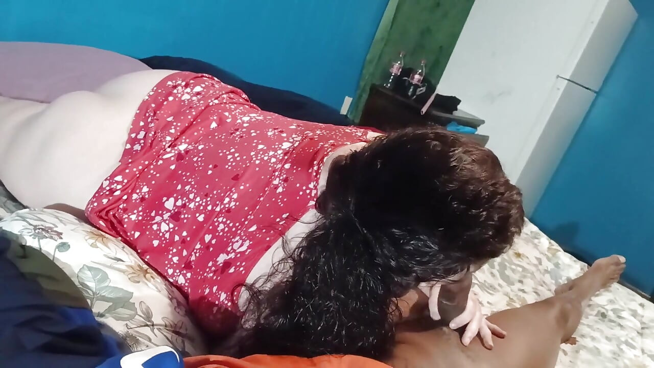 Sloppy Lynn tem bunda grande e chupando