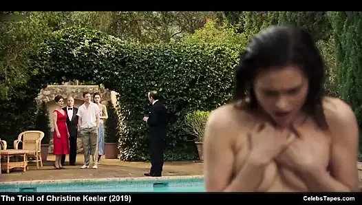 エリー・バンバーとソフィー・クックソンの裸でセクシーな映画シーン