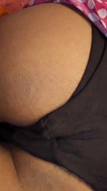 Epski trenutak iz "Indijskog seksa polusestre koja žestoko jebe Riya Bhabhi Seks video"