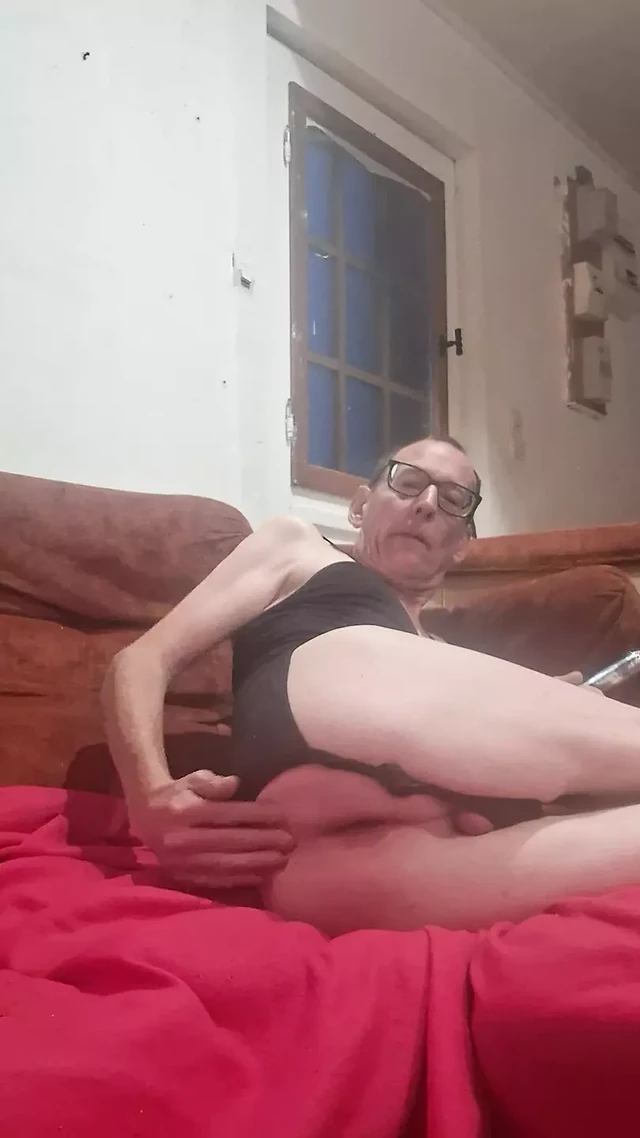 I put a dildo on myself and I piss on myself